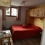Ξενοδοχείο Arolla 2*