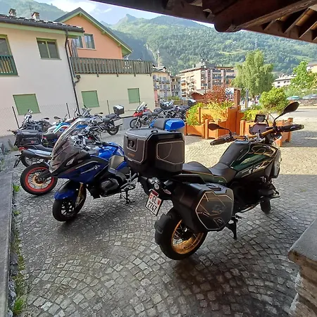 Arolla Hotel 2*
