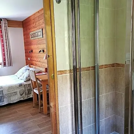 Arolla Hotel 2*