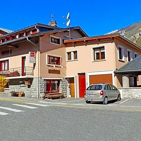 Arolla Szálloda 2*