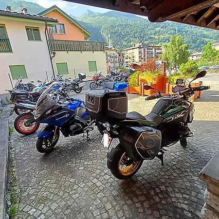 Szálloda Arolla 2*